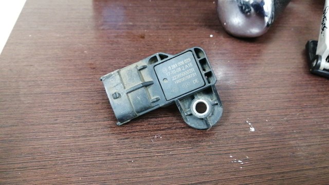Датчик абсолютного давления в коллекторе 223650002R NISSAN