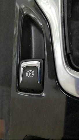 Кнопка электромеханического стояночного тормоза 22818055 OPEL