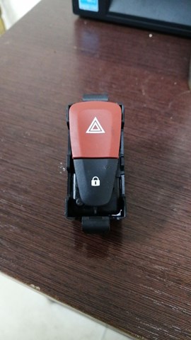 Кнопка аварийного сигнала 252100001R RENAULT