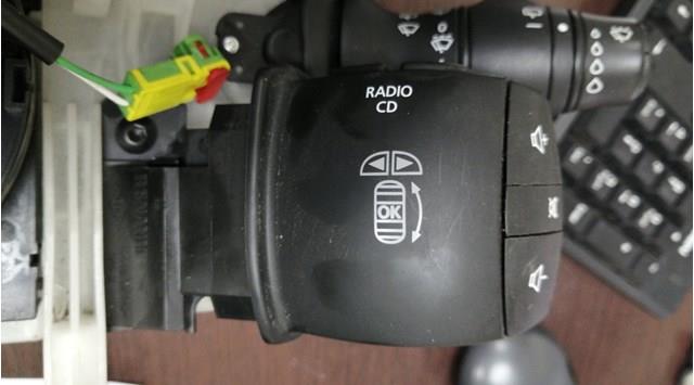 Переключатель подрулевой, управления аудио системой 255520013R RENAULT