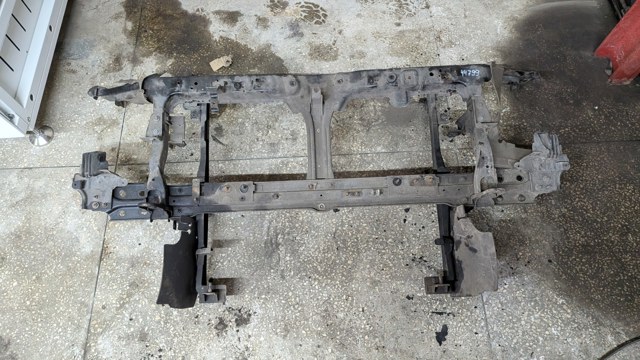Крепление фары передней, левой 260405X20B NISSAN