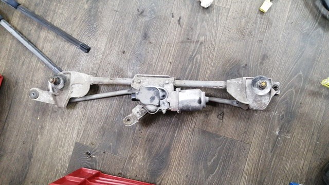 Трапеция щеток лобового стекла 28800EB300 NISSAN