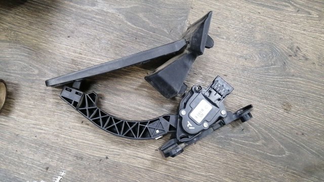 Педали газа 327002P230 HYUNDAI