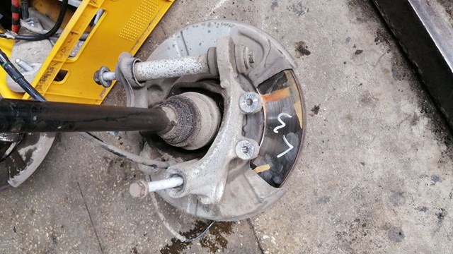 Цапфа (поворотный кулак) задний левый 33326775079 BMW