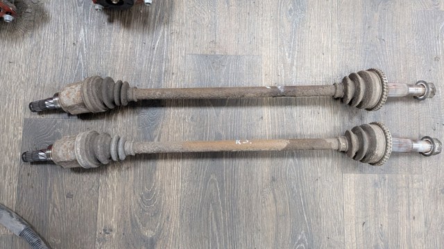 Полуось задняя 396008H510 NISSAN