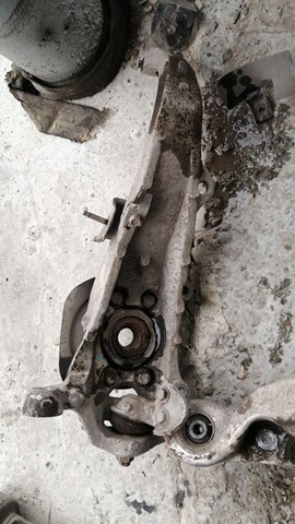 Цапфа - поворотный кулак передний, левый 40015EG000 NISSAN