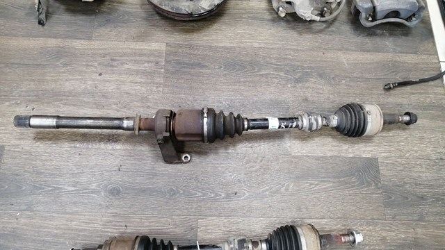 Полуось передняя, правая 434100R100 TOYOTA