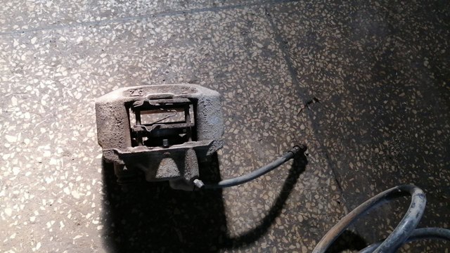 Задний левый суппорт 44011W030P MITSUBISHI