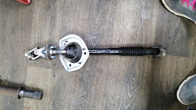 Карданчик вала рулевой колонки, верхний 4401A453 MITSUBISHI