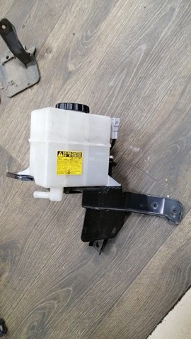 Бачок главного тормозного цилиндра (тормозной жидкости) 4722078010 TOYOTA