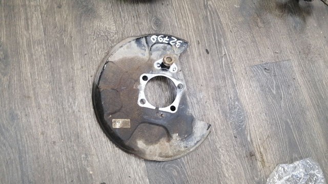 Кожух тормозного диска заднего правый 4788178010 TOYOTA