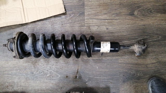Амортизаторы передние 4851069485 TOYOTA