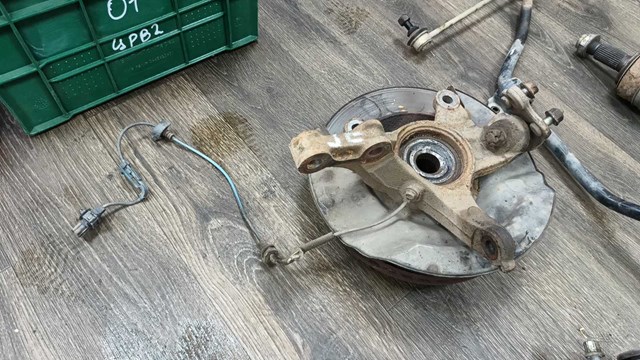 Цапфа - поворотный кулак передний, левый 51216SWAA00 HONDA