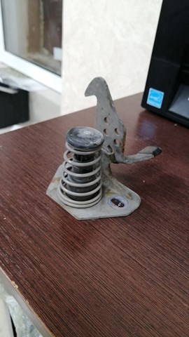 Стояк-крюк замка капота 51237034256 BMW