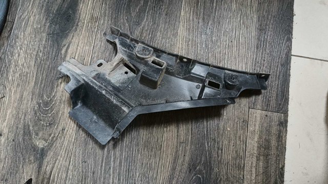 Решетка бампера переднего внутренняя правая 5282178010 TOYOTA