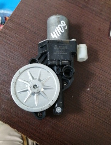 Мотор стеклоподъемника двери передней, левой 5713A473 MITSUBISHI