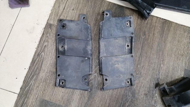 Защита бампера заднего 5872442010 TOYOTA