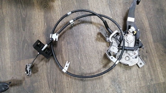 Трос ручного тормоза передний 59750D9000 HYUNDAI
