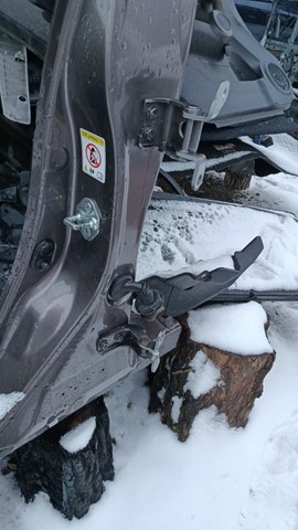 Петля задней левой двери 67960SWWE01ZZ HONDA