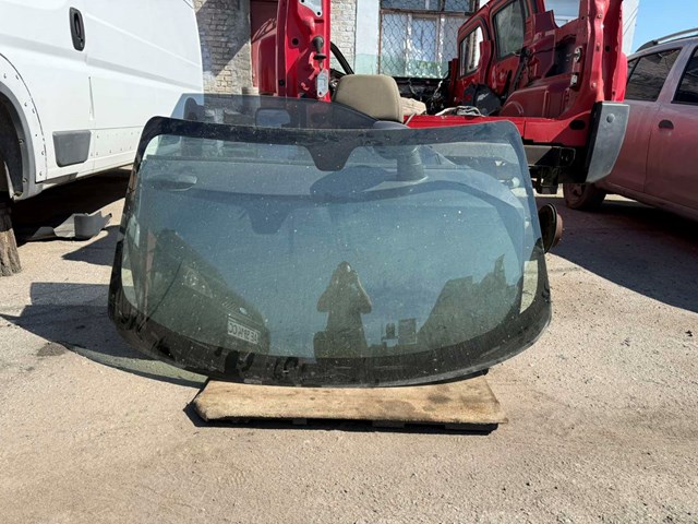 Переднее стекло 68036993AA CHRYSLER
