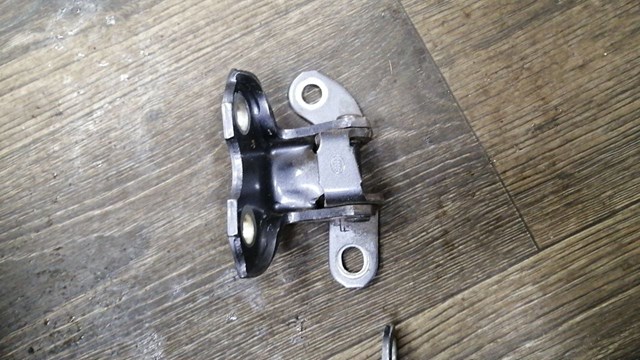 6876020122 TOYOTA Петля двери задней левой купить в Винница