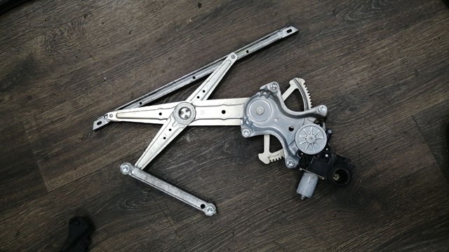 Стеклоподъемник передней правой двери 6980178020 TOYOTA