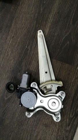 Стеклоподъемник задней левой двери 6980442040 TOYOTA
