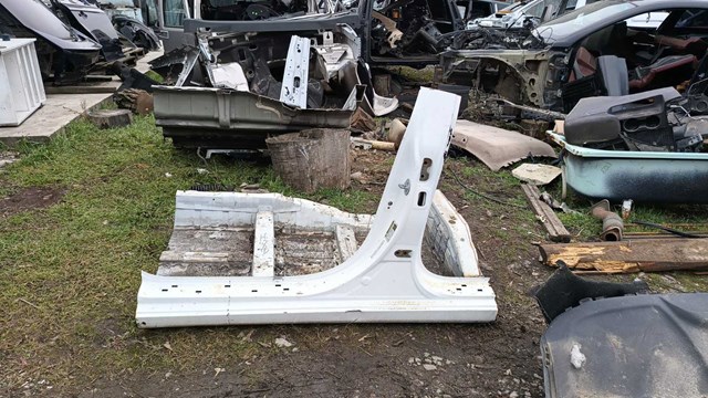 Стойка центральная, левая 714013YB00 HYUNDAI