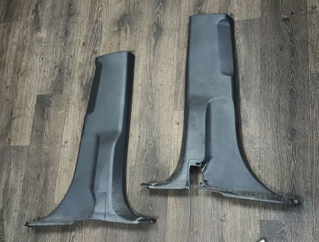Обшивка стойки кузова внутренняя, средняя нижняя правая 7211A424XA MITSUBISHI