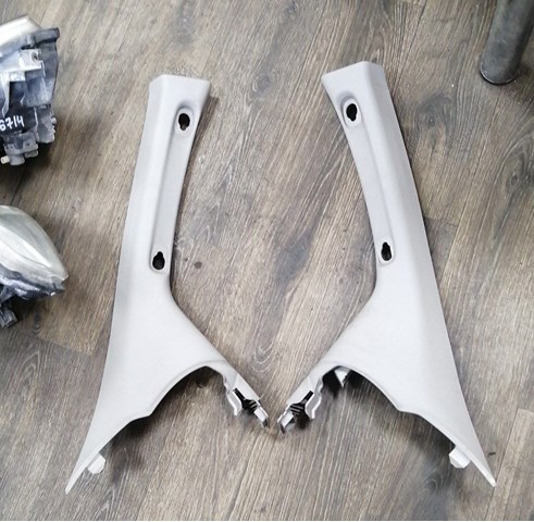 Накладка стойки кузова внешняя, передняя правая 76911EB302 NISSAN