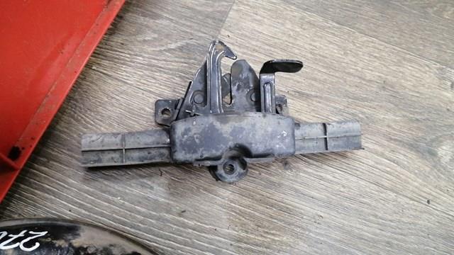 Запор капота (замок и привод замка капота) 811303S000 HYUNDAI