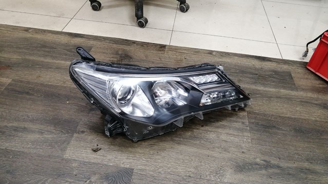 8113042542 TOYOTA Фара правая купить в Черновцы