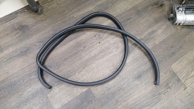 Прокладка двери передней, левой (на кузове) 821103S000RY HYUNDAI