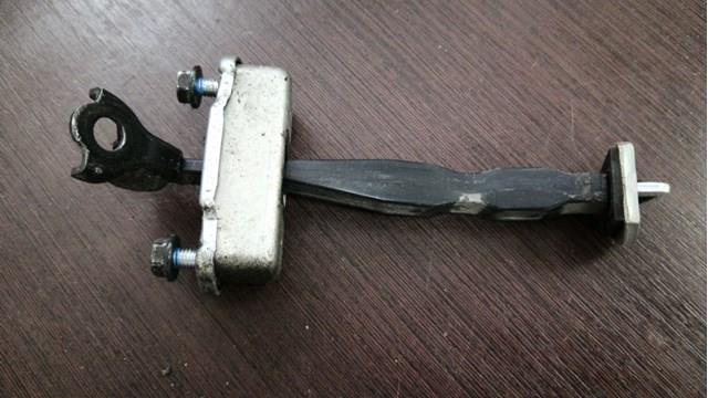 Ограничитель открывания задней двери 824301LA1A NISSAN