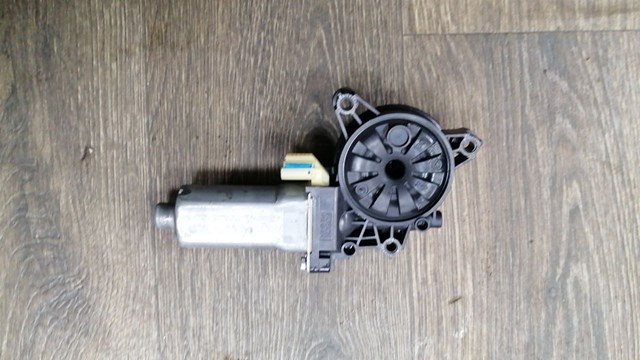 Мотор стеклоподъемника двери передней, правой 824603S001 HYUNDAI