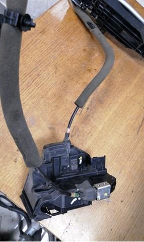 Замок задней двери, правой 825004EA0B NISSAN