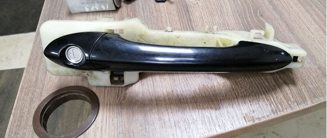 Держатель наружной ручки двери, передней правой 826653S000 HYUNDAI