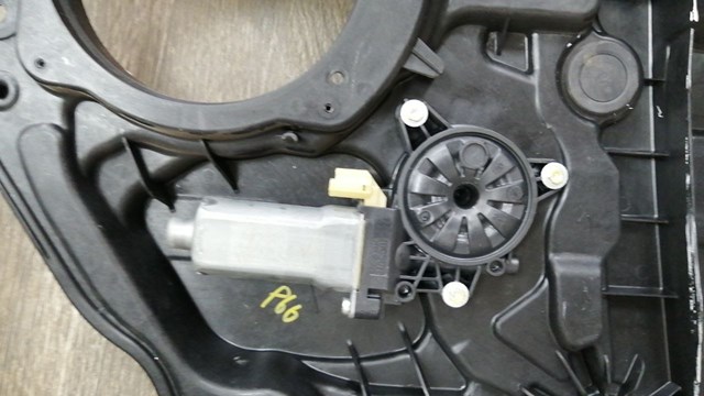 Мотор стеклоподъемника двери задней, левой 834503S001 HYUNDAI