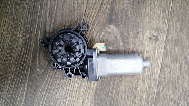 Мотор стеклоподъемника двери задней, правой 834603S001 HYUNDAI