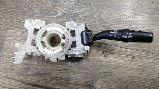Правый подрулевой переключатель  846526A031 TOYOTA