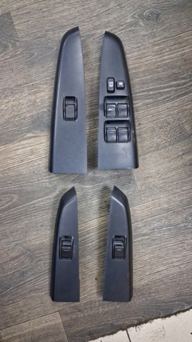 Кнопки переднего левого стеклоподъёмника 848200K021 TOYOTA
