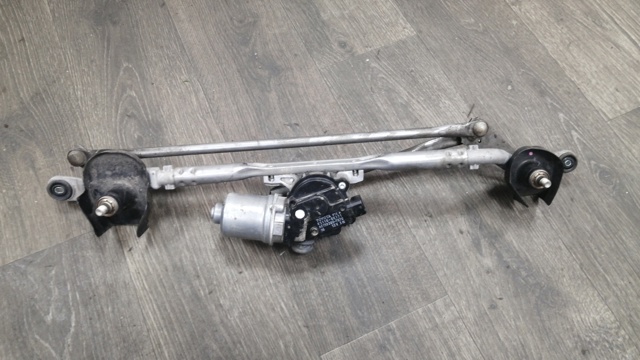 Мотор стеклоочистителя передний 851100K171 TOYOTA