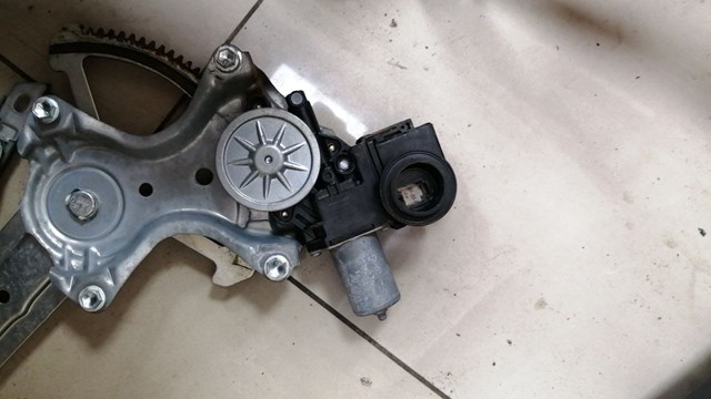 Мотор стеклоподъемника двери передней, правой 8571078011 TOYOTA