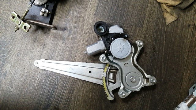 Мотор стеклоподъемника двери задней, правой 8572075070 TOYOTA
