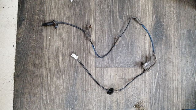 Датчик АБС (ABS) задний, правый 8954548070 TOYOTA