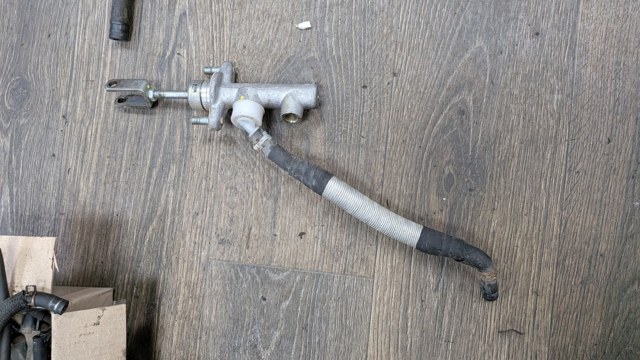 Главный цилиндр сцепления 8979466261 ISUZU
