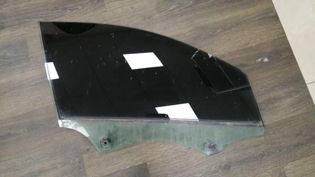 Стекло передней двери, правой 9677867780 PEUGEOT