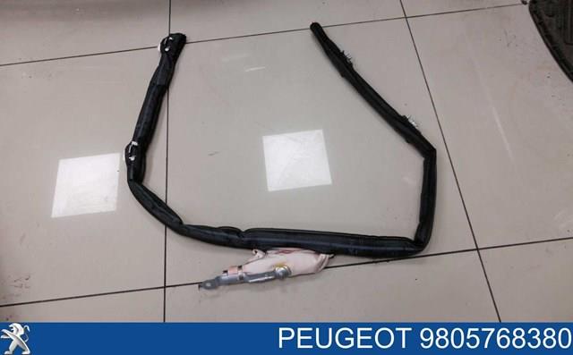 Шторка боковая правая 9805768380 PEUGEOT