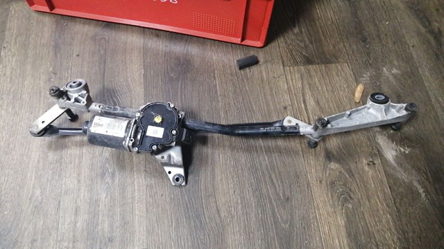 Трапеция щеток лобового стекла A1768200040 MERCEDES