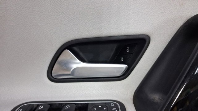 Ручка двери передней внутренняя левая A17776011009051 MERCEDES
